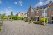 Tussenwoning te koop: Kamperfoeliehof 16 in Nootdorp