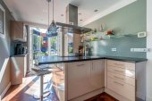 Tussenwoning te koop: Van Veendijk 49 in Den Haag