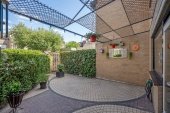 Tussenwoning te koop: Bertha von Suttnerstraat 17 in Rijswijk