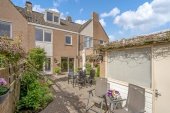 Tussenwoning te koop: Kamperfoeliehof 16 in Nootdorp