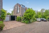 Geschakelde 2-onder-1-kapwoning te koop: Rozentuin 43 in Voorburg