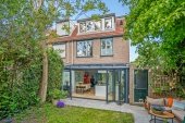 Geschakelde 2-onder-1-kapwoning te koop: Rozentuin 43 in Voorburg